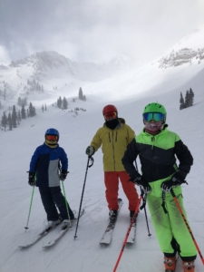 Family skiing in Utah